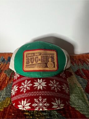 Buc-ee’s Christmas Trucker Hat Festive Patch Snowflake Pattern Holiday Cap